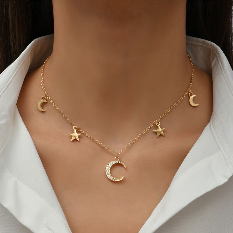 Fashion Diamond-studded Moon And Star Necklace