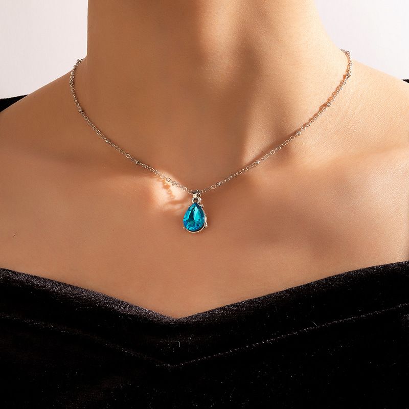 Simple Light Luxury Jewelry Imitation Sapphire Inlaid Single-layer Copper Zircon Necklace