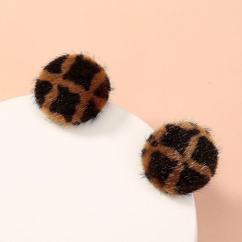European And American Autumn And Winter Fashion Plaid Stud Earrings