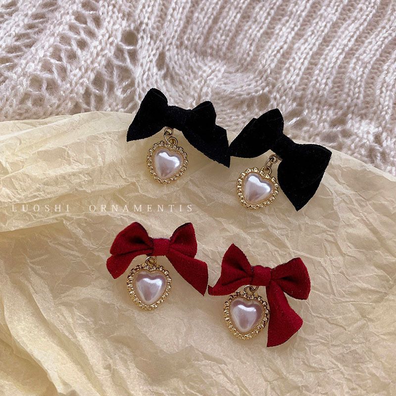 Autumn And Winter New Korean Retro Velvet Bow Heart Pearl Earrings