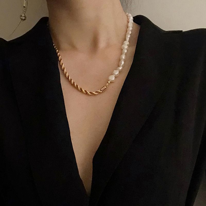 Retro Baroque Pearl Metal Necklace