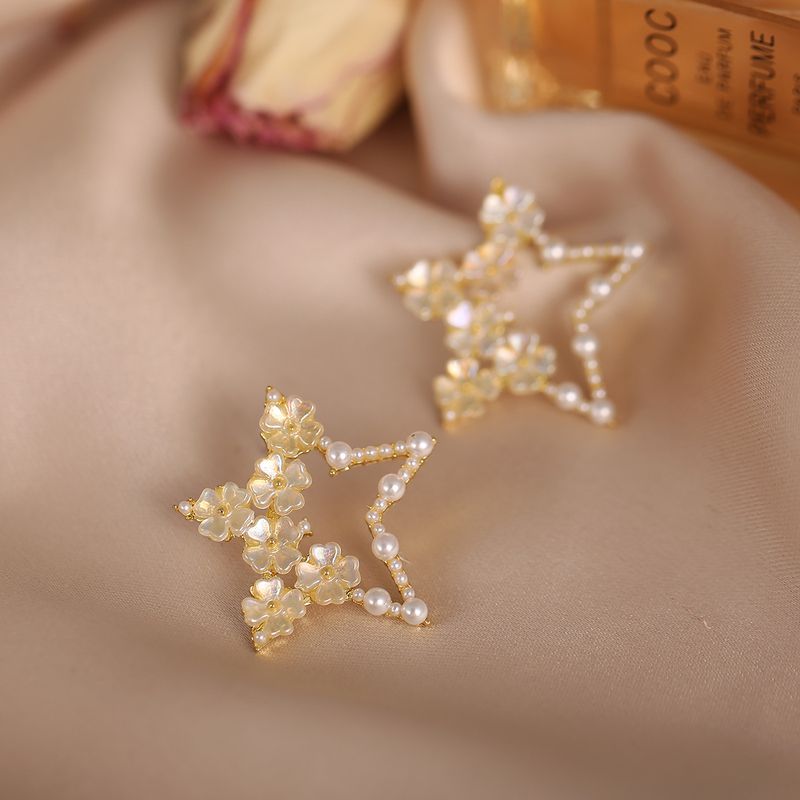 Simple Retro Pearl Flower Earrings