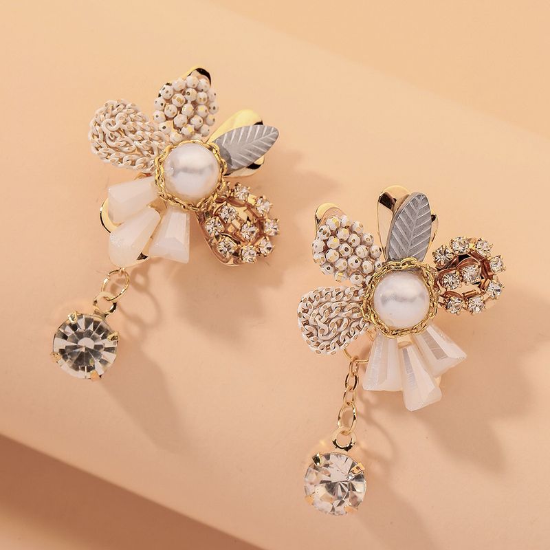 Boucles D&#39;oreilles Fleur En Cristal De Perles Et Diamants