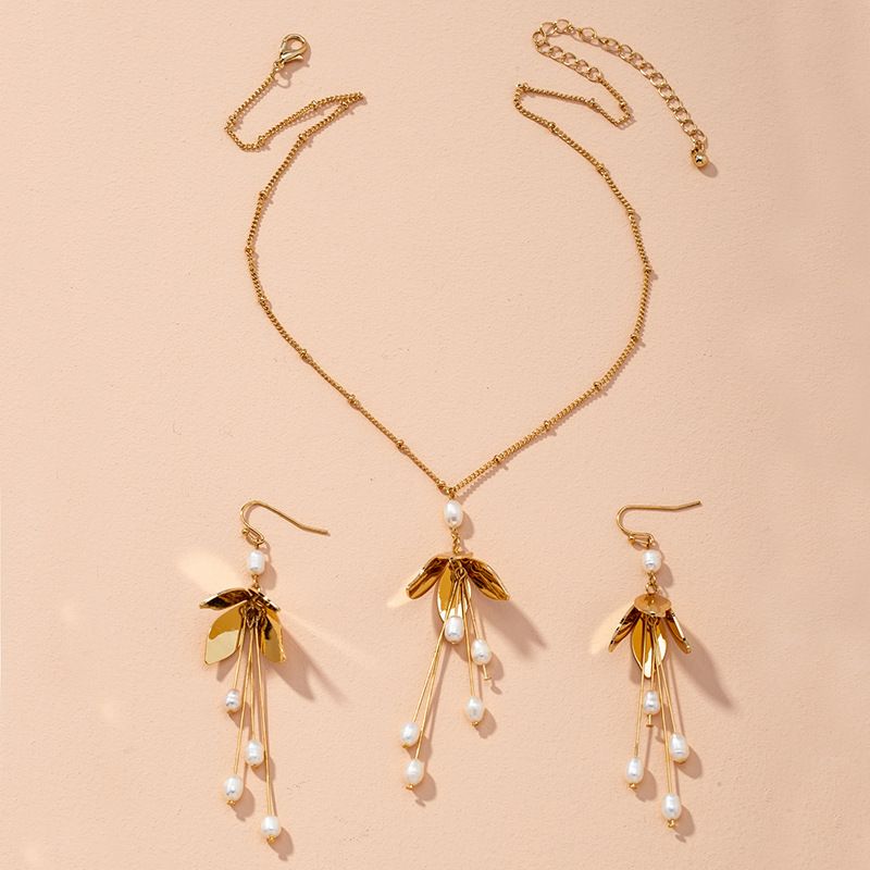 Fashion Flower Gold Earrings Necklace Set
