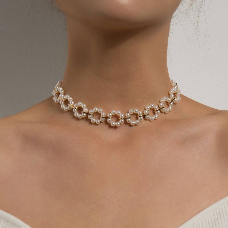 Collar De Flores De Círculo De Amor Corto De Perlas De Moda