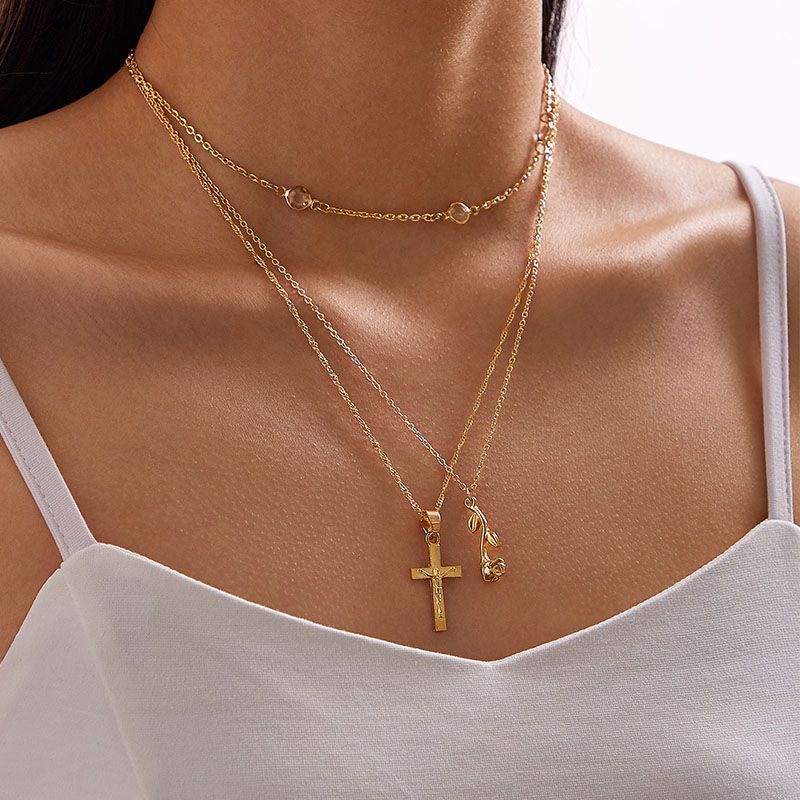 Mode Mehrschichtige Kreuz Anhänger Rosenblumen Halskette