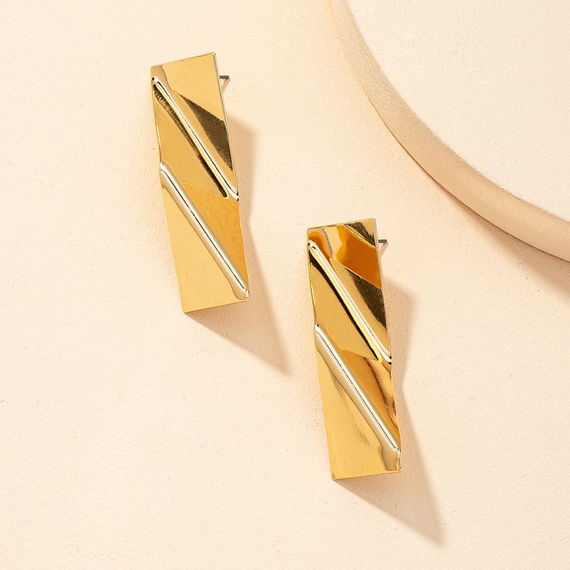 Retro Fashion Geometric Metal Earrings