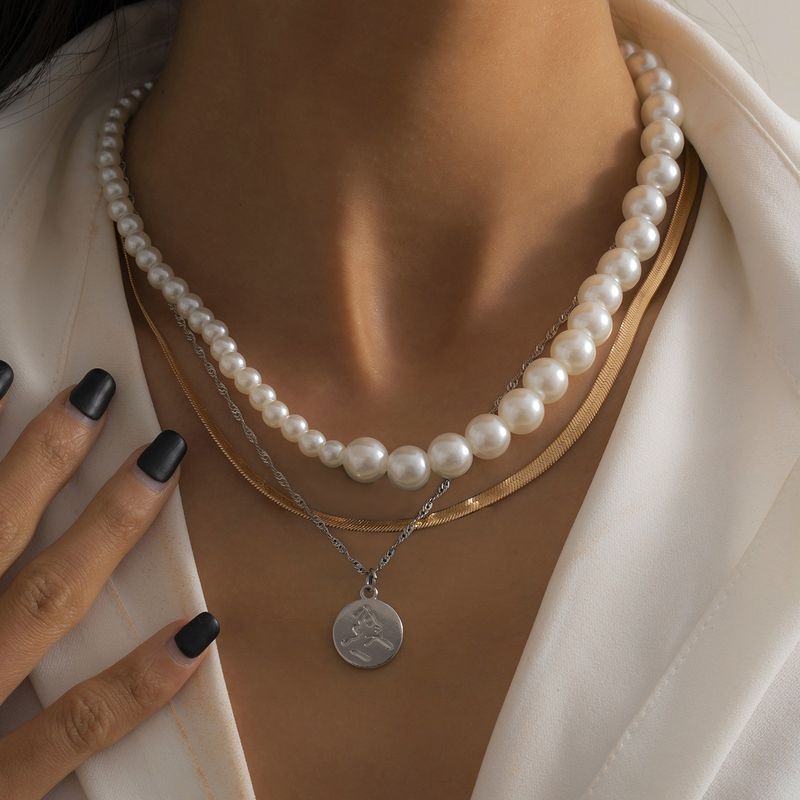 Geometric Embossed Round Pendant Pearl Necklace