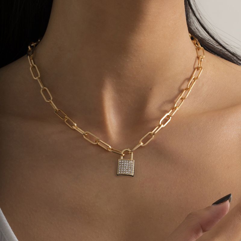 Fashion Simple Micro-inlaid Lock Pendant Necklace