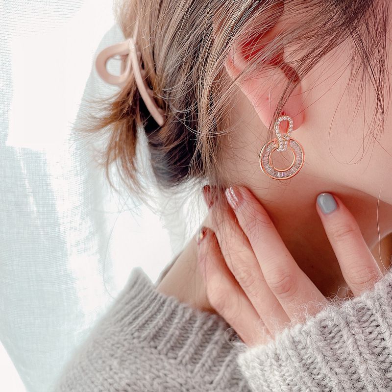 Retro Diamond Round Simple Earrings