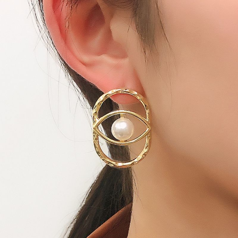 Fashion Geometric Hollow Eye Pearl Earrings