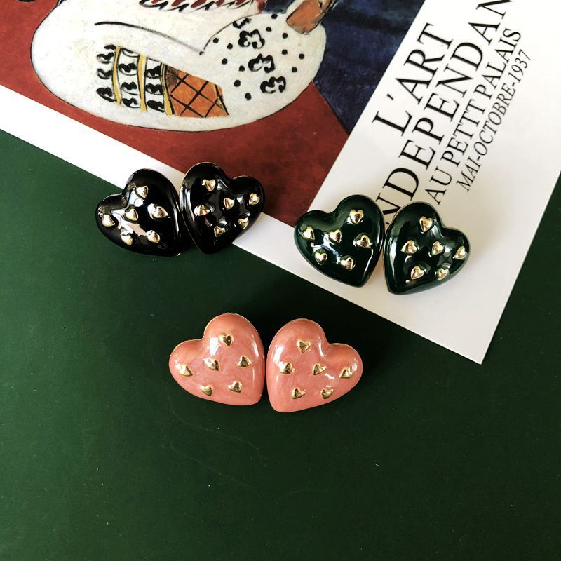 Retro Heart-shape Alloy Earrings Wholesale