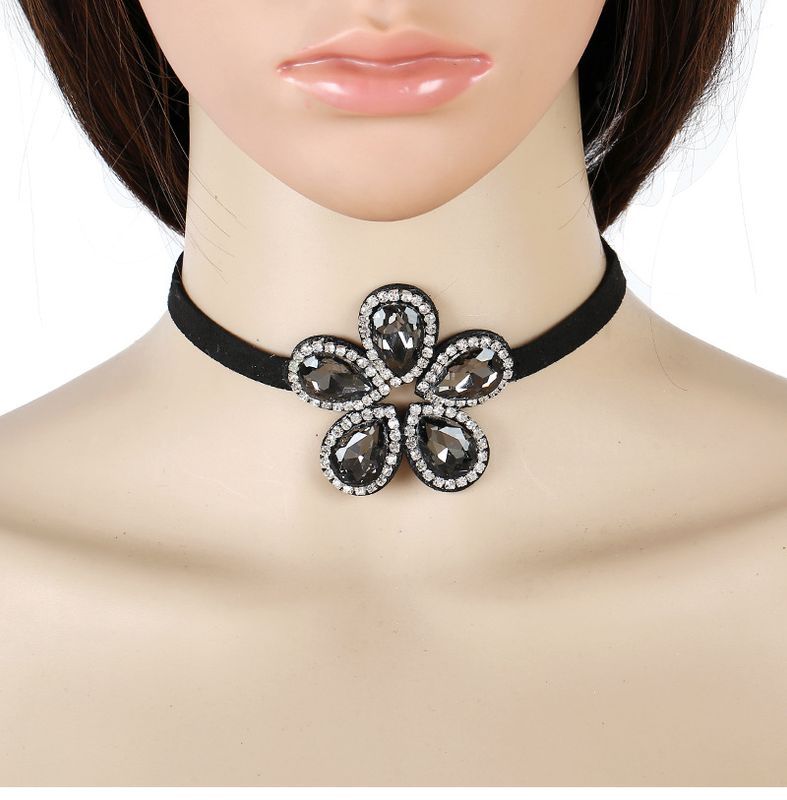 Korea Leather Flower Diamond-studded Necklace