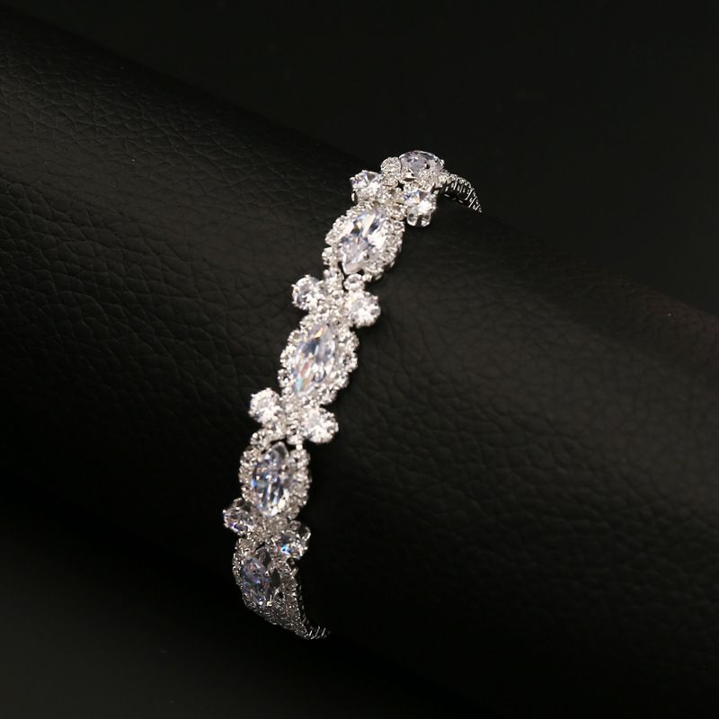 Ornement Plein De Diamants Bracelet Personnalité De La Mode Féminine Europe Et En Amérique Croix Frontière Bracelet De Mariée Bracelet B275