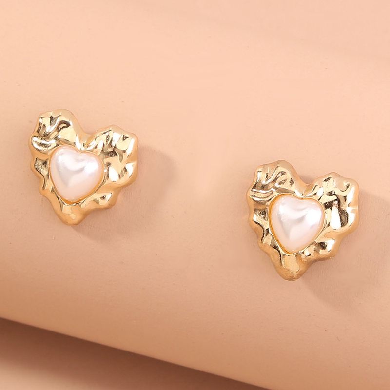 Retro Heart-shaped Metal Pearl Earrings