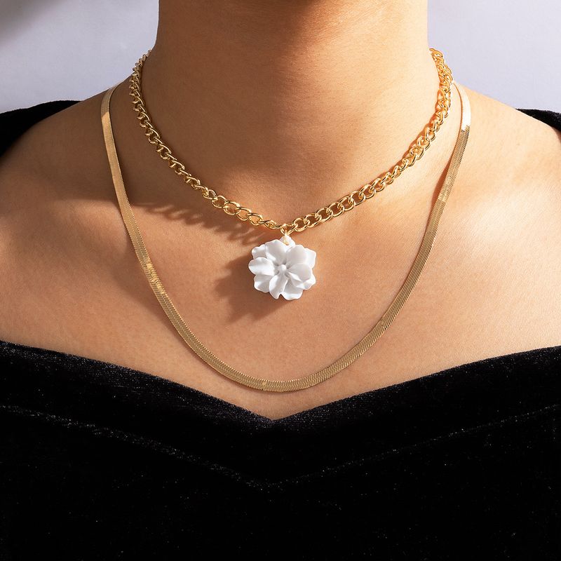 Simple White Flower Multilayer Alloy Necklace