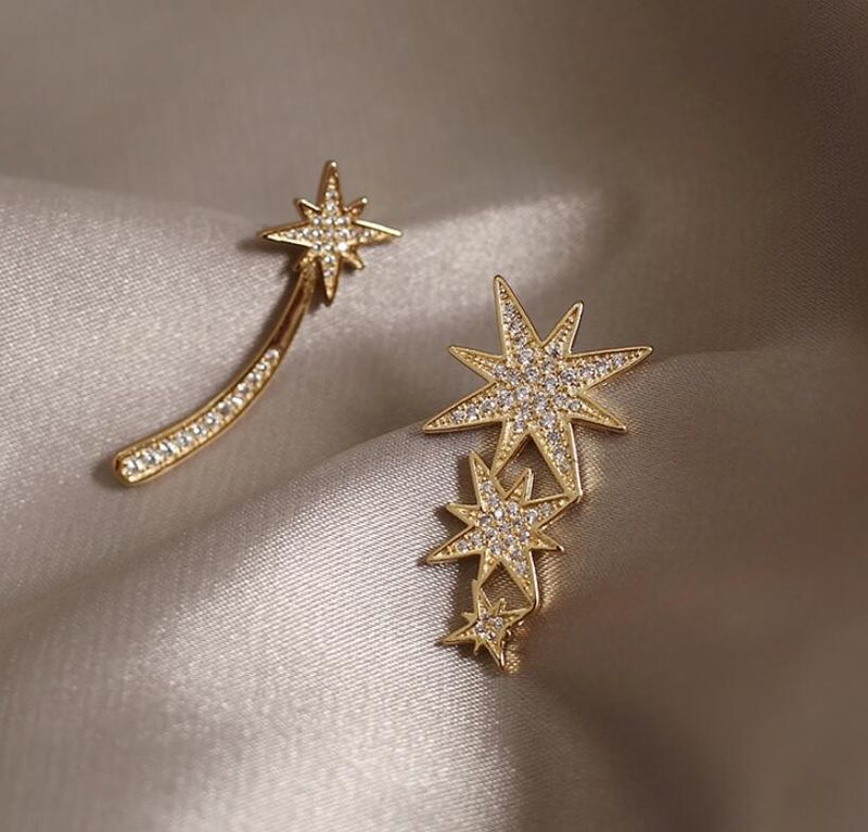 Pendientes Asimétricos Con Forma De Estrella De Diamantes