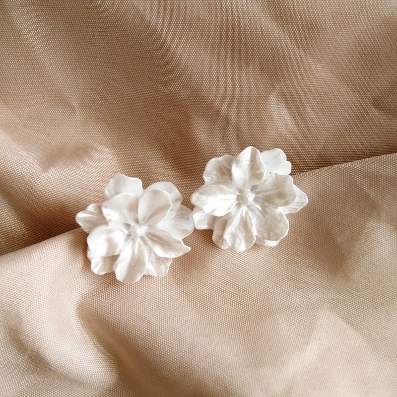 Pendientes De Resina De Flor Blanca Coreana