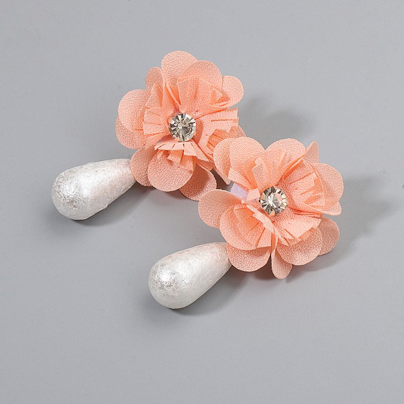 Mode Tropfenförmige Perlen Stoff Blumenohrringe Großhandel