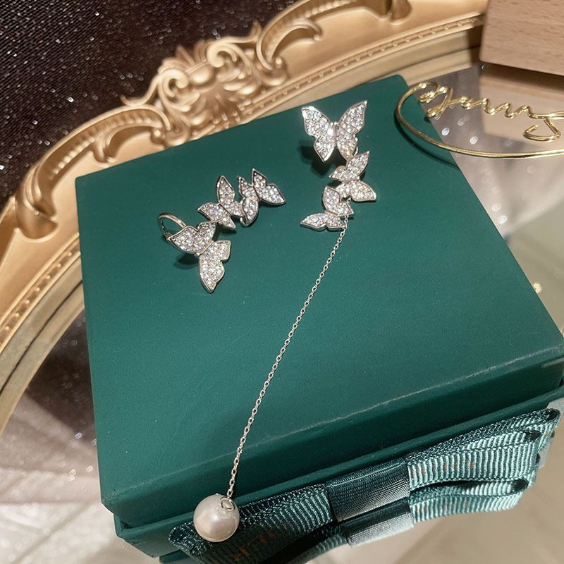 Asymmetrische Lange Perlenohrringe Mit Schmetterling