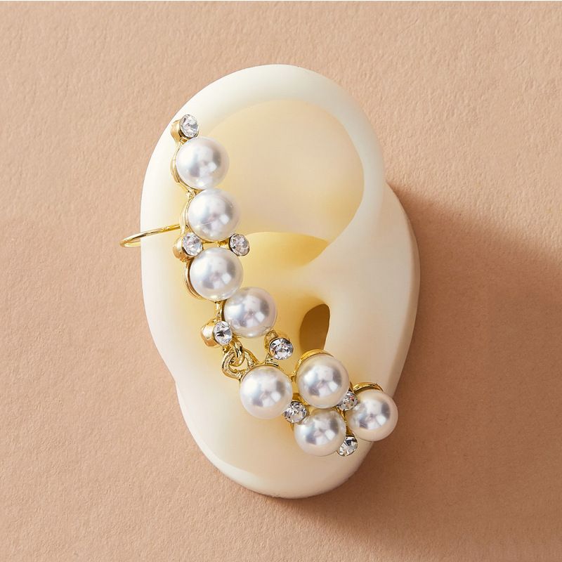 Simple Pearl Ear Bone Clip