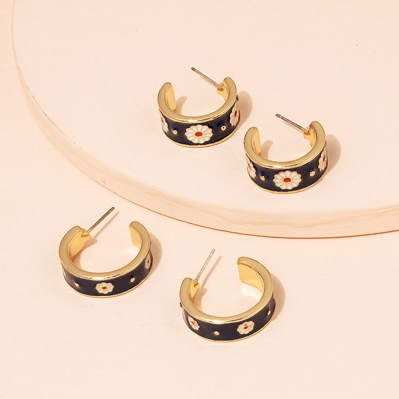 Fashion Small Daisy Geometric C-shaped Alloy Earrings Wholesale