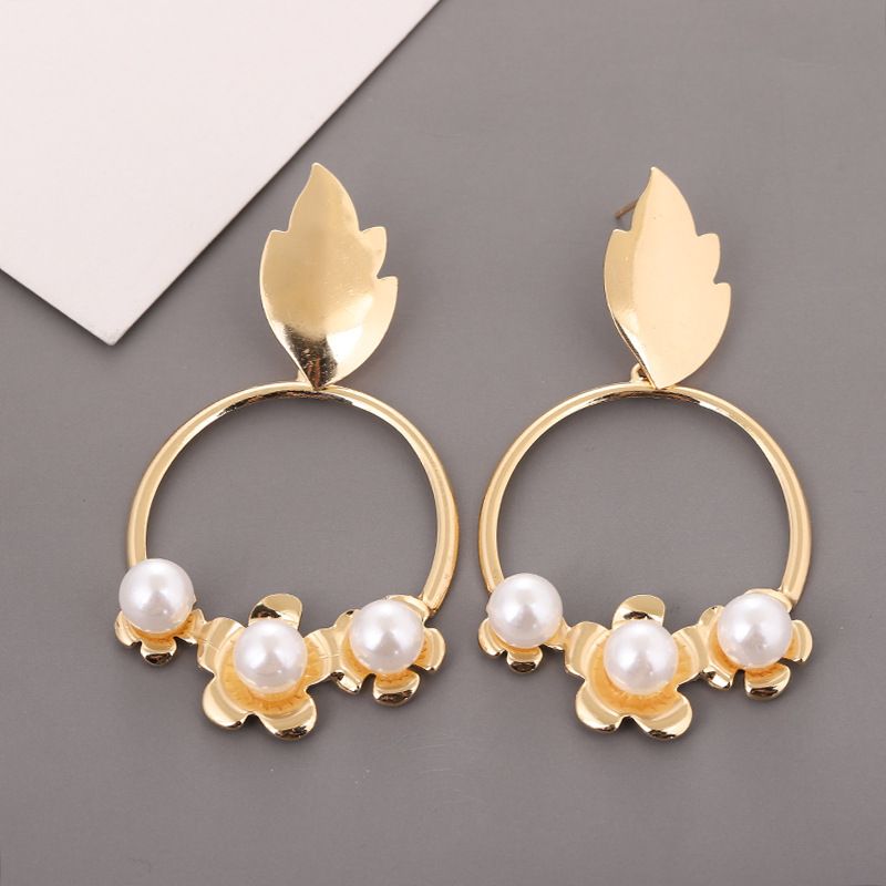 Fashion Alloy Inlaid Pearl Leaf Round Earring