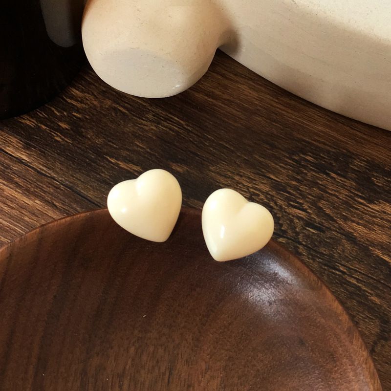 Fashion White Heart-shape Resin Earrings Wholesale