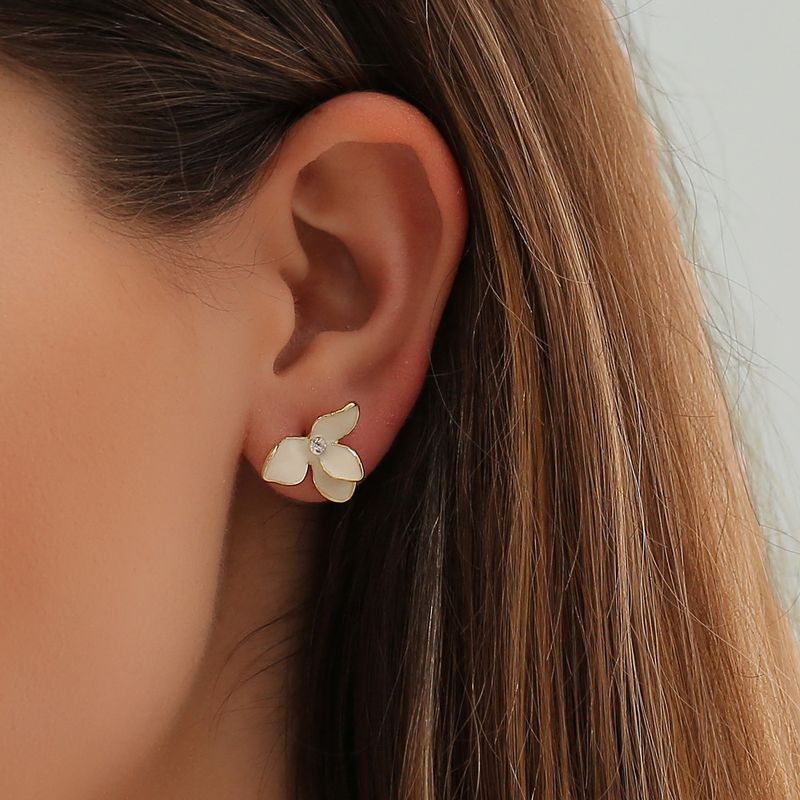 Boucles D&#39;oreilles En Alliage De Fleurs À Trois Pétales En Strass Coréen En Gros