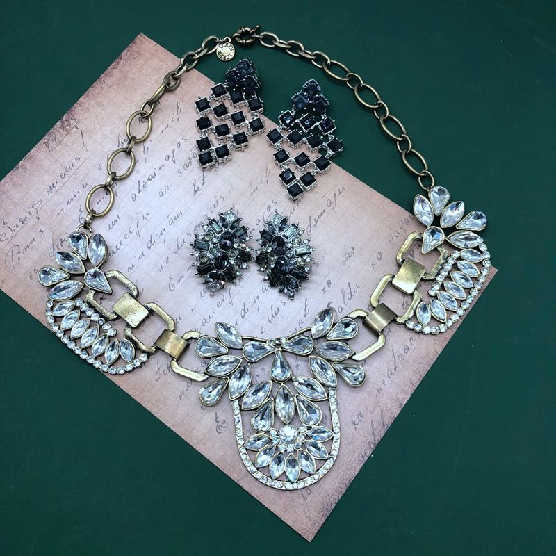 Retro Gold White Rhinestone Flower Earrings Necklace Set