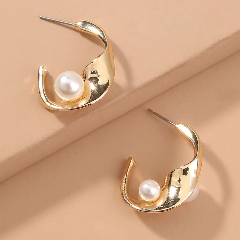 Fashion Simple Metal Curved Asymmetrical Pearl C-shaped Earrings