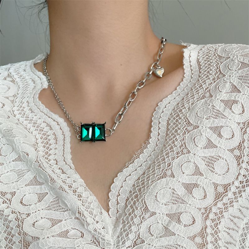 Mode Smaragd Herzform Legierung Halskette Großhandel