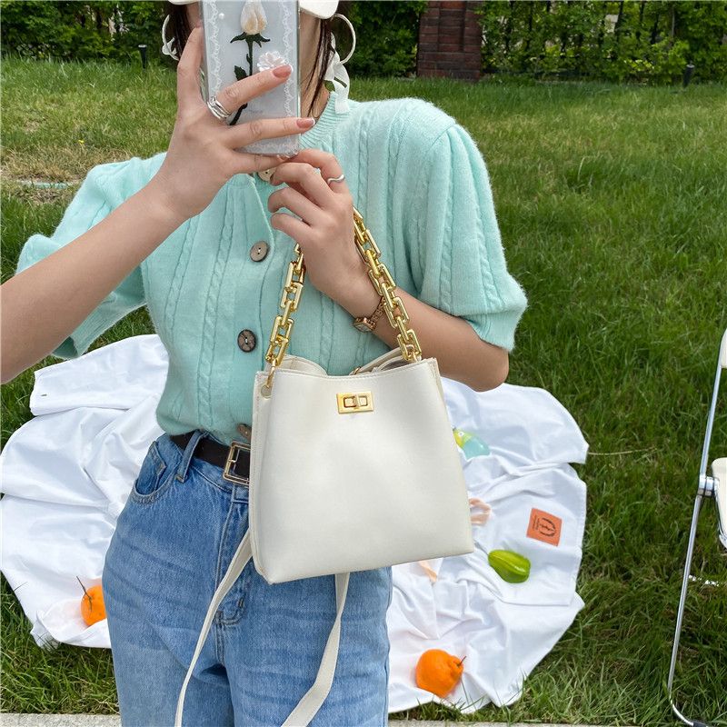 Fashion Solid Color Thick Chain Shoulder Messenger Portable Bag Wholesale