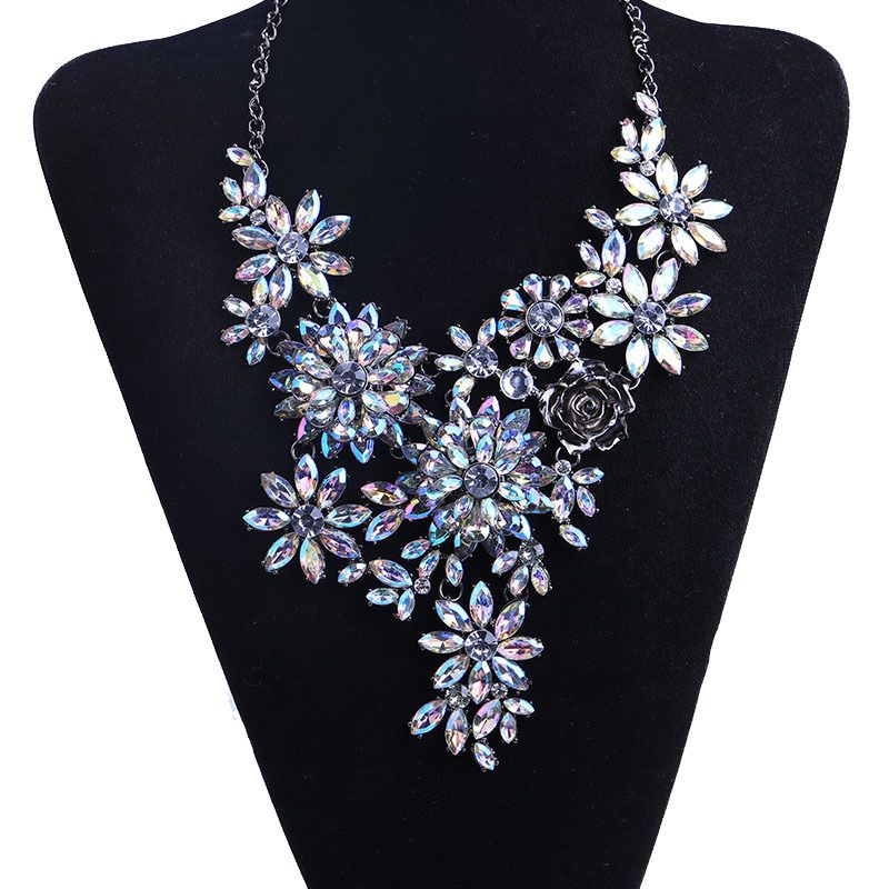 Collier De Fleurs En Cristal Serti De Diamants En Alliage De Mode