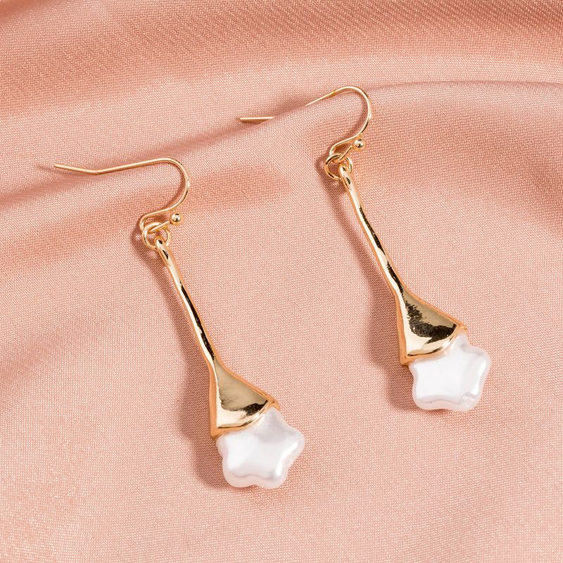 Mode Einfachen Stil Fünfzackigen Stern Perlen Ohrringe