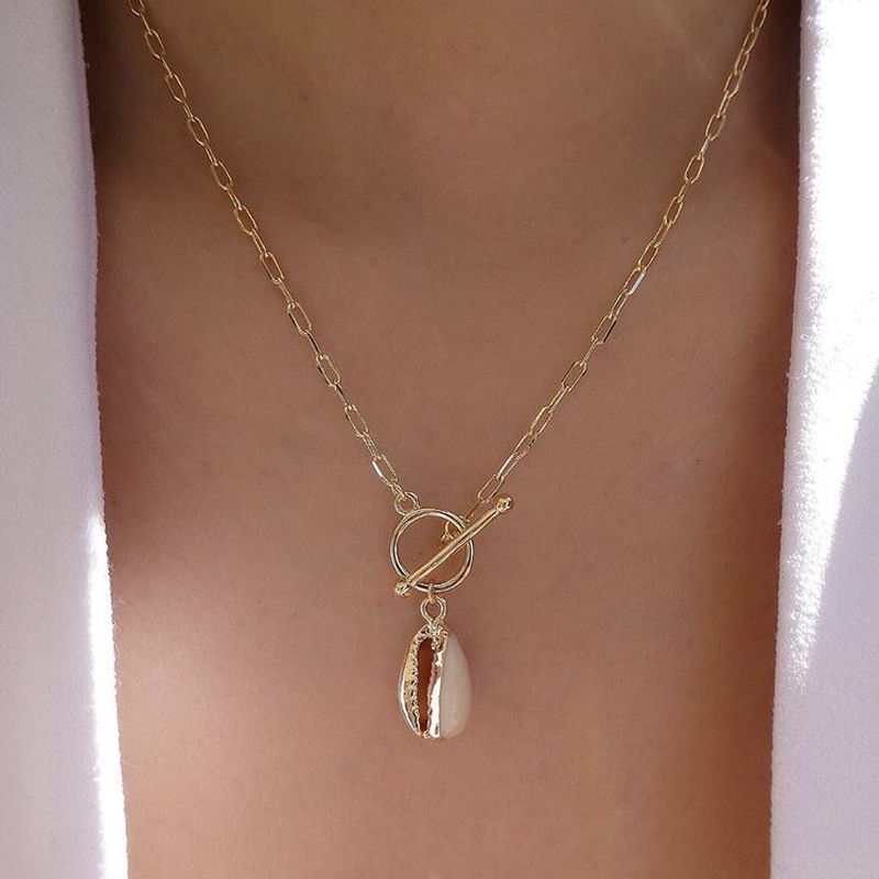 Simple Buckle Gold-plated Shell Pendent Necklace