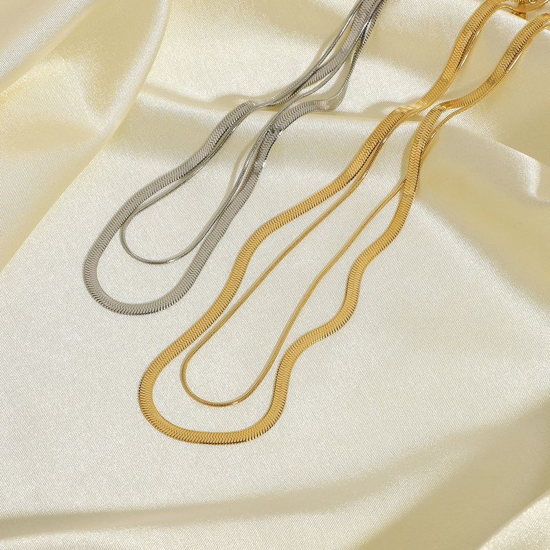 Collar De Acero Inoxidable Chapado En Oro Con Doble Cadena De Serpiente Simple