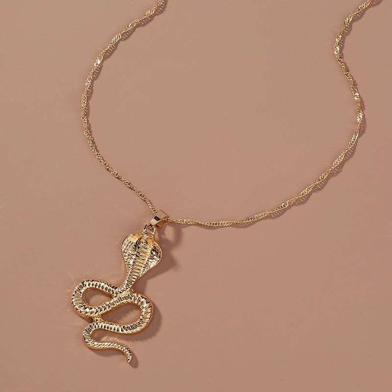 Fashion Cobra Shape Pendant Single-layer Necklace