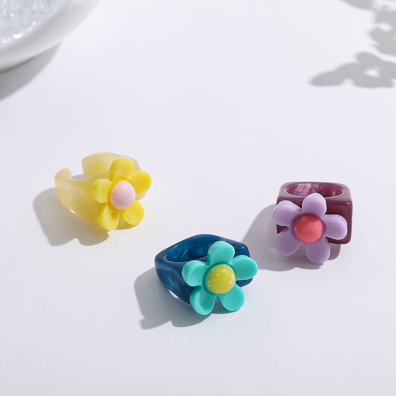 Retro Contrast Color Flower Resin Ring