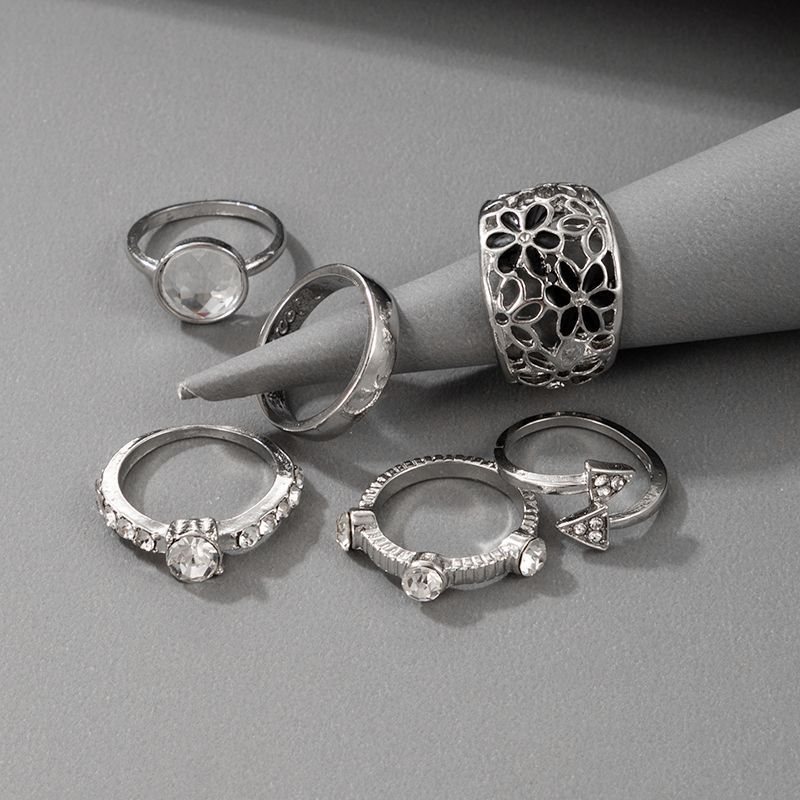 New Fashion Style All-match Hohlblume Diamant Geometrischen Dreieck Ring Set