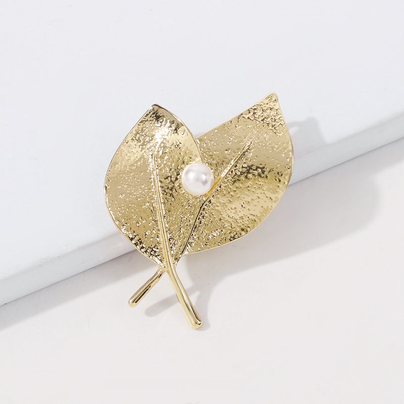 Fashion Imitation Pearl Geometric Leaf Brooch