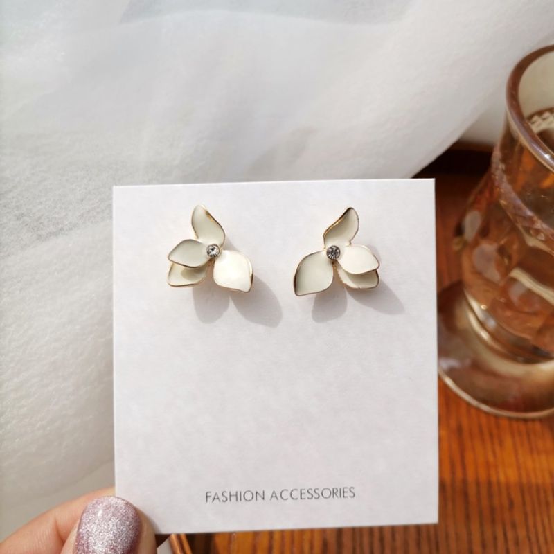 Simple Pure White Three-dimensional Oil Drop Petal Stud Earrings