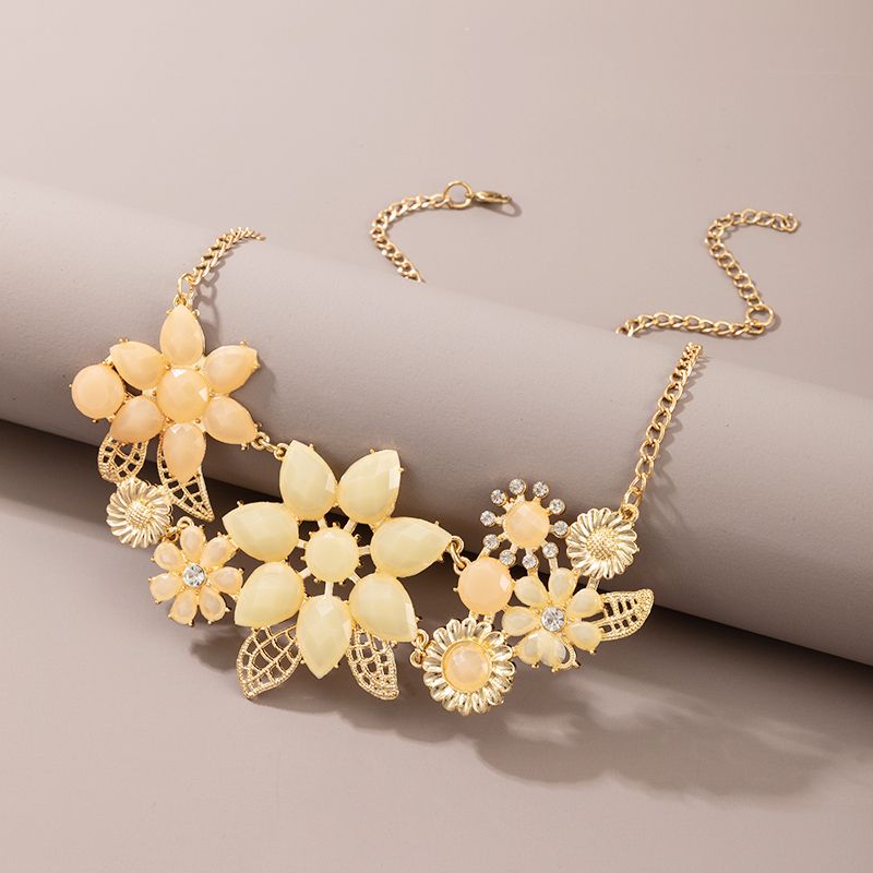 New Fashion Yellow Hollow Flower Necklace