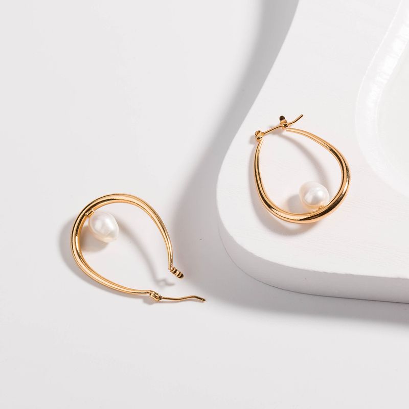 Simple Natural Pearl U-shaped Metal Earrings