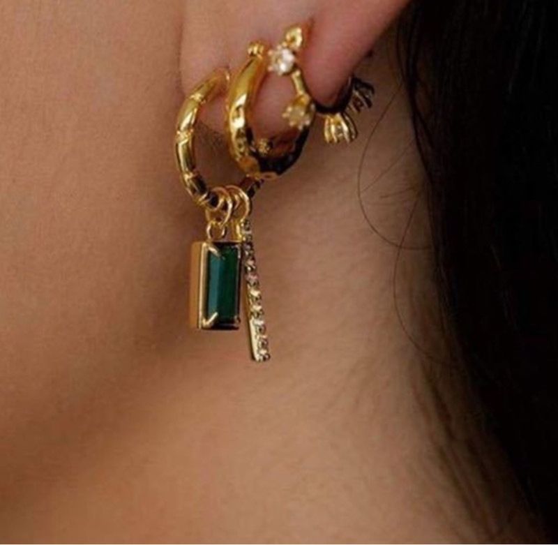 Retro Emerald Inlaid C-shaped Earrings