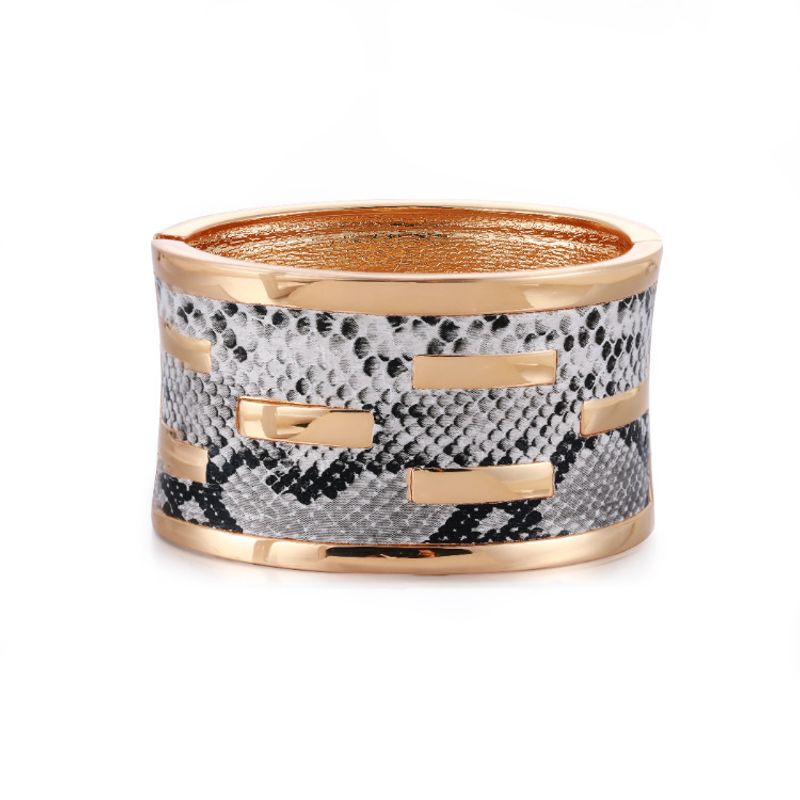 Fashion Snake Pattern Open Bracelet