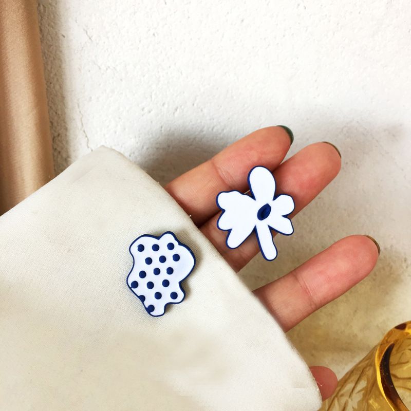 Fashion Creative Asymmetric Metal Flower Drop Oil Earrings