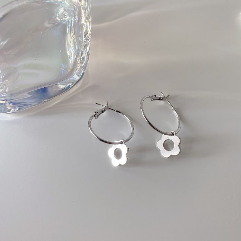 Retro Simple Metal Small Flower Earring