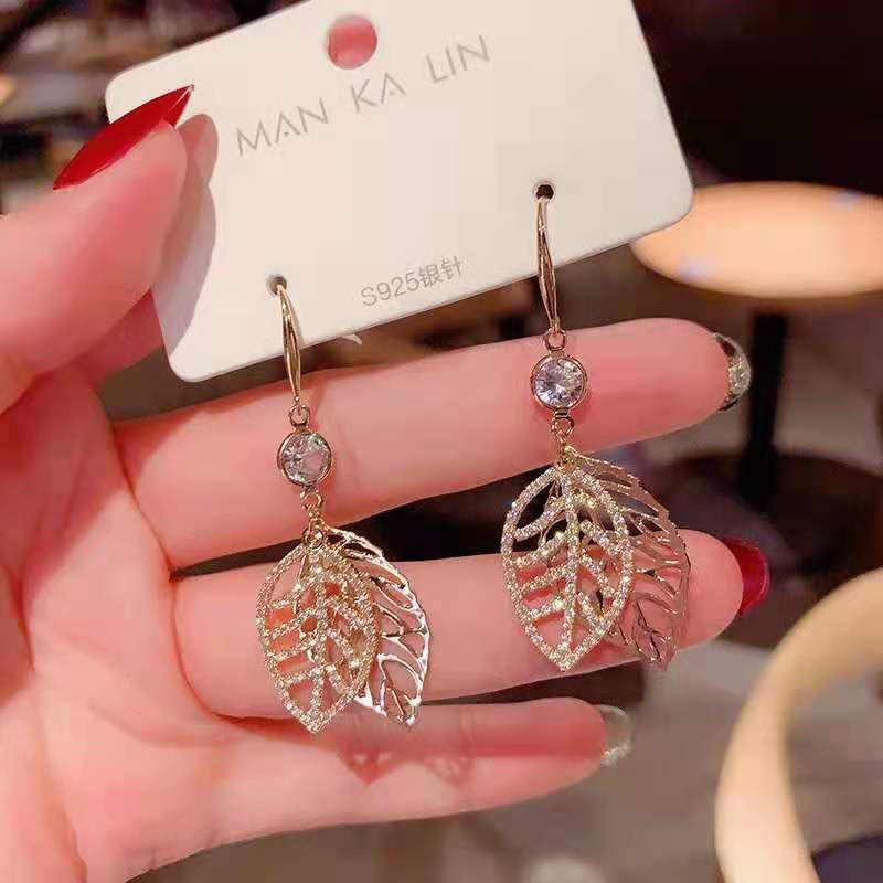 Nihaojewelry Koreanischen Stil Hohlen Doppelblatt Eingelegten Strass Ohrringe Großhandel Schmuck
