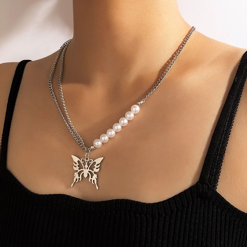 Nihaojewelry Wholesale Jewelry New Simple Hollow Butterfly Pendant Pearl Chain Necklace
